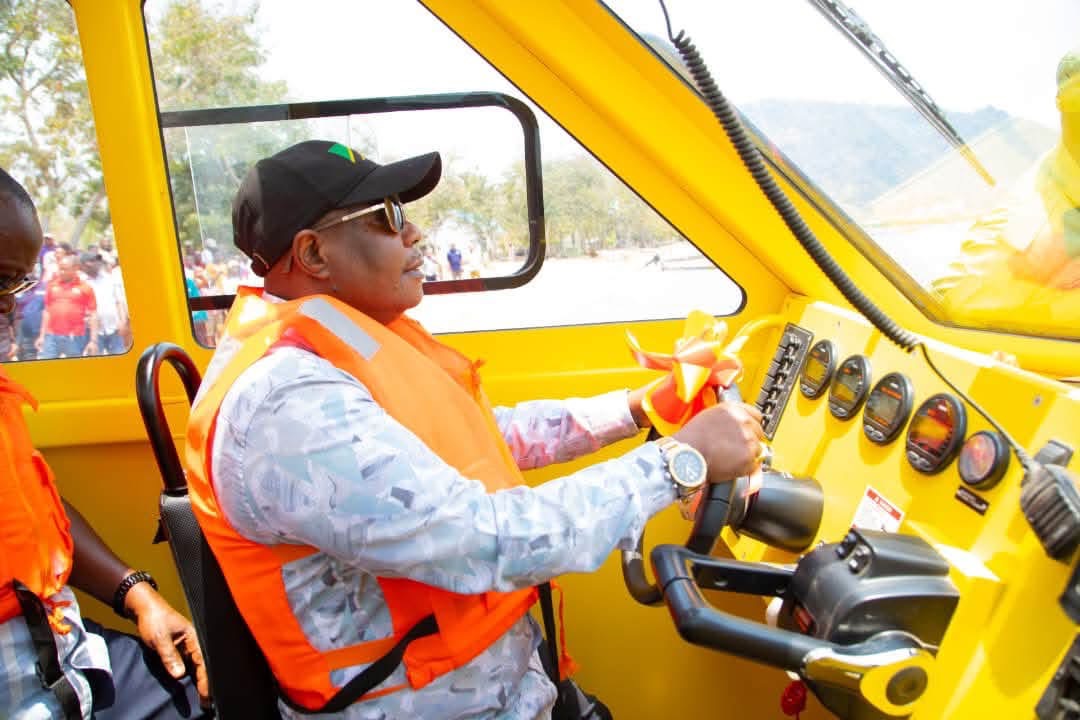 BOTI YA KISASA YAZINDULIWA ZIWA NYASA,KUONGEZA USALAMA WA WANANCHI WANAOTUMIA VYOMBO VYA USAFIRI MAJINI